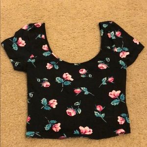 🌸FOREVER 21: Cropped floral shirt